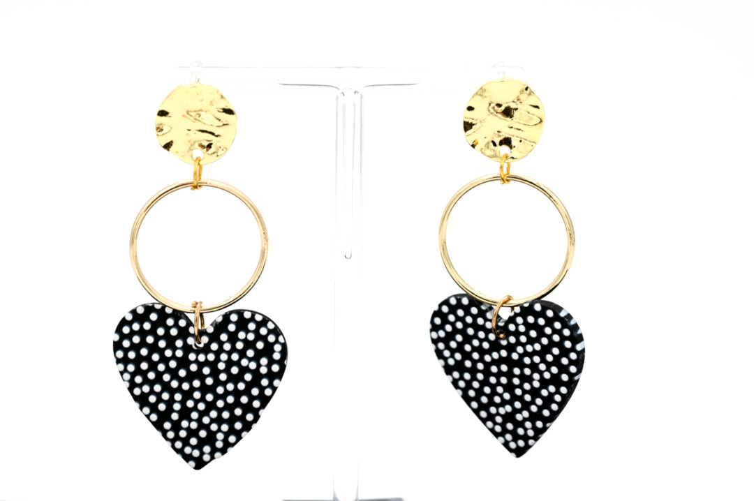 2000000015972-boucles-doreilles-en-resine-coeur-noir-pois-blancs