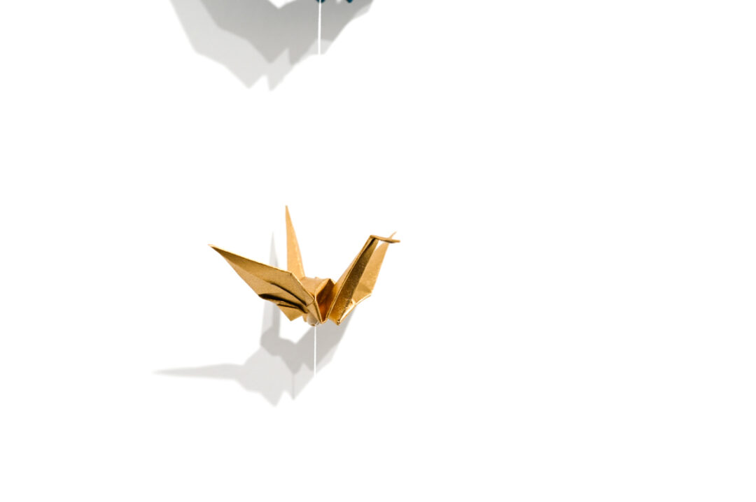 2000000017235-guirlande-origami-ocre-bleu-or